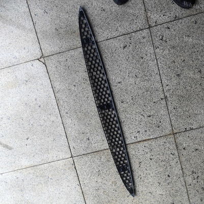 Die Unterhülle für den THERMO KING T-600M, T-800M, T-1000M, T-680Pro, T-880Pro, T-1080Pro, Modell 988025 GRILLE-LOWER-TK BLACK, SP