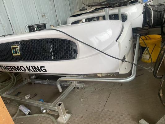 Gebrauchte Einheit T-1000M THERMO KING, gebrauchte Einheit T1000M Thermo King, guter Zustand, hergestellt um 2011-2019.