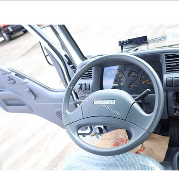 Isuzu 100p LKW-Fahrgestell der japanischen Marke mit 4,1 Meter langem Kühlkoffer mit THERMO KING-Kühleinheiten RV380V 4X2 Mini 3 Tonnen 2 Tonnen Tiefkühl-Kühlwagen